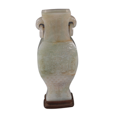 清青白玉象鼻耳夔纹方瓶