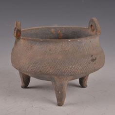 西周双耳方格纹三足鼎